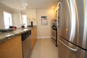 10089188 Hemlock Drive-small-012-Kitchen-666x444-72dpi