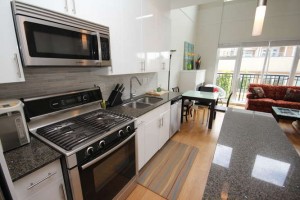 33993 Chatham Street-small-021-Kitchen-666x444-72dpi